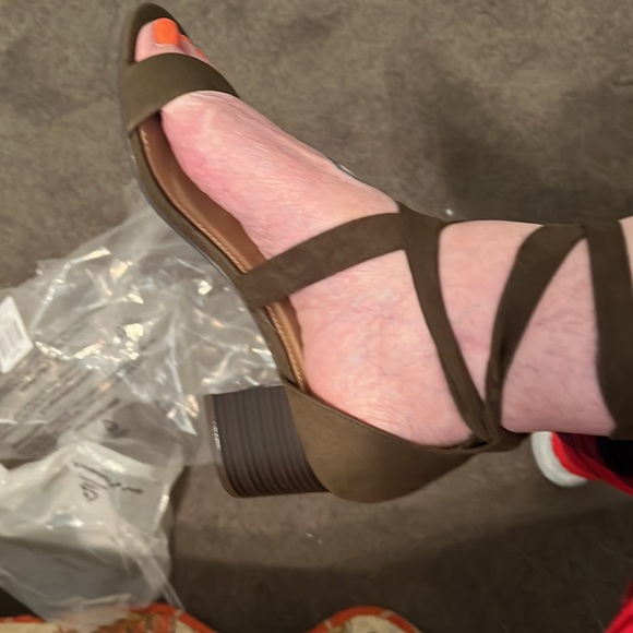 Shoes - Picture 4 of 4